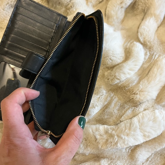 Coach wallet with tons of space - Picture 6 of 7